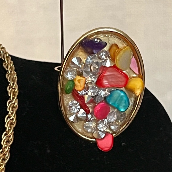 SPG Fashion Gold Tone Jewelry Set. - Picture 5 of 10